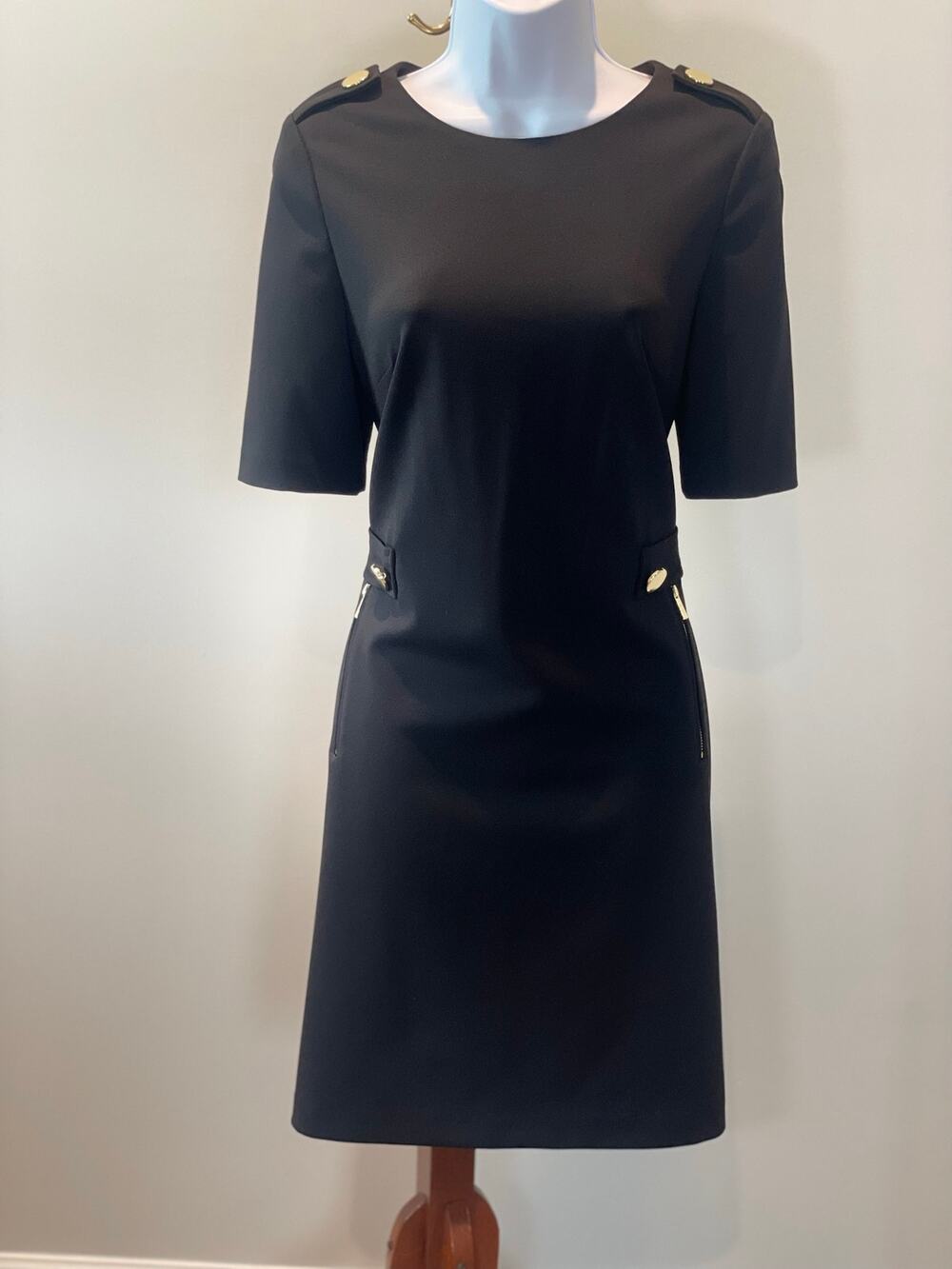 Calvin Klein Short‑Sleeve Sheath Dress Size 4 Black Gold Accent